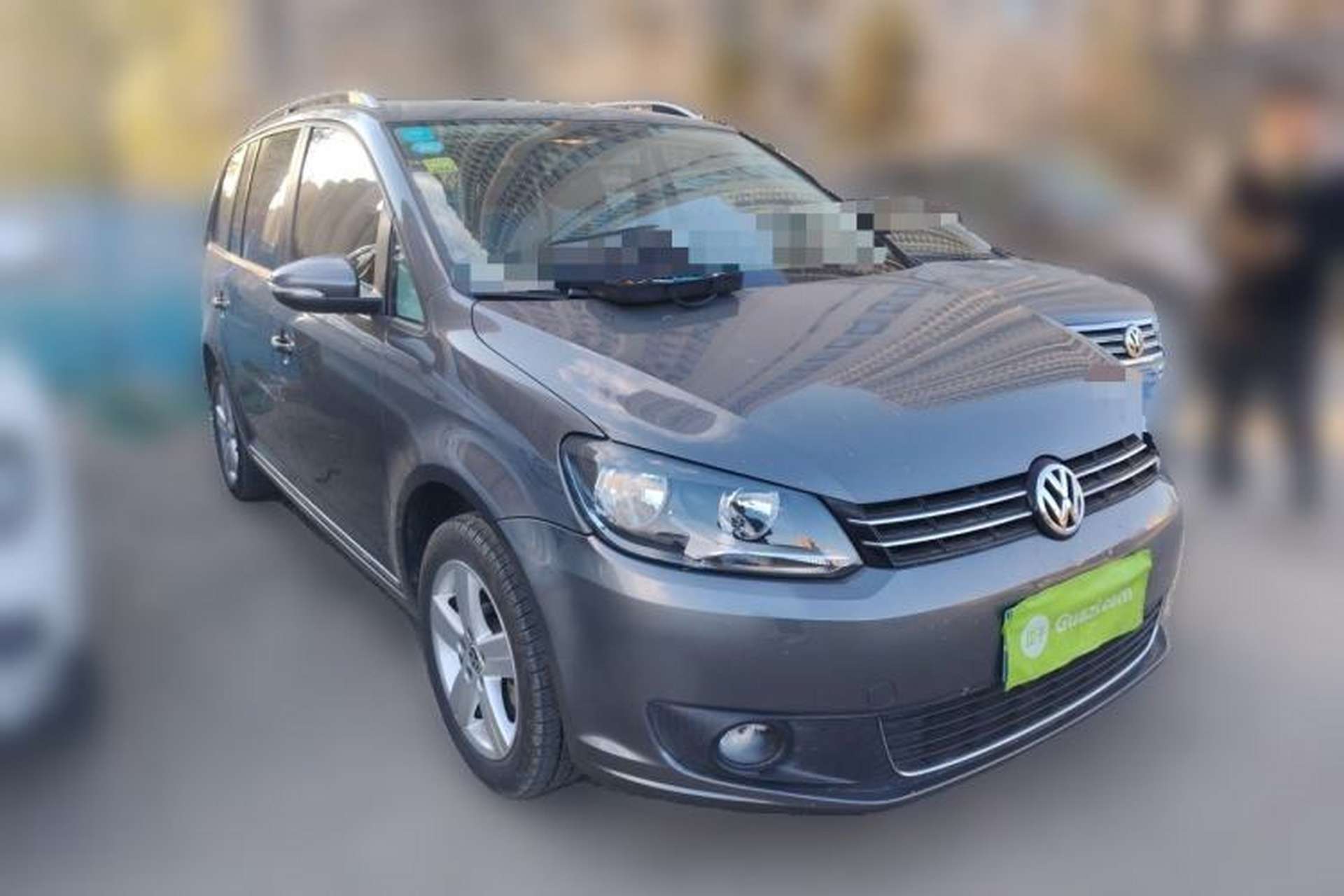 Used Volkswagen Touran 2015 1.4T DSG Comfort Edition 5 Seats Front Right 45 Deg