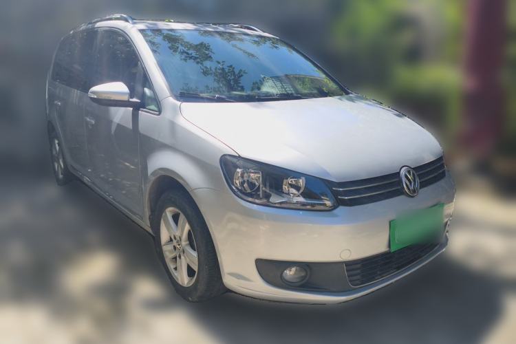 Used Volkswagen Touran 2015 1.4T DSG Comfort Edition 5 Seats Front Right 45 Deg