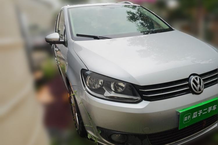 Used Volkswagen Touran 2015 1.4T DSG Comfort Edition 5 Seats Front Right 45 Deg
