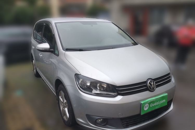 Used Volkswagen Touran 2015 1.4T Manual Fashion Edition 5-Seater Front Right 45 Deg