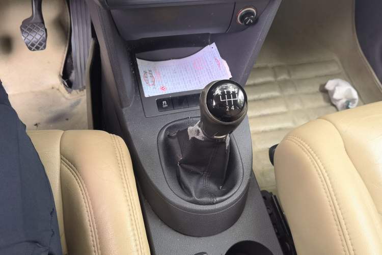 Used Volkswagen Touran 2015 1.4T Manual Fashion Edition 5-Seater Gear Lever