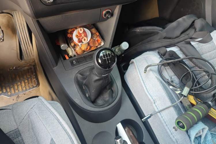 Used Volkswagen Touran 2015 1.4T Manual Fashion Edition 5-Seater Gear Lever