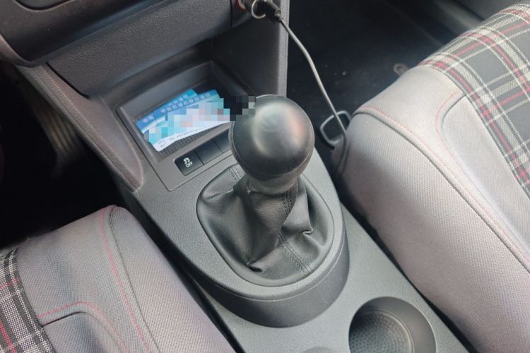 Used Volkswagen Touran 2015 1.4T Manual Fashion Edition 5-Seater Gear Lever