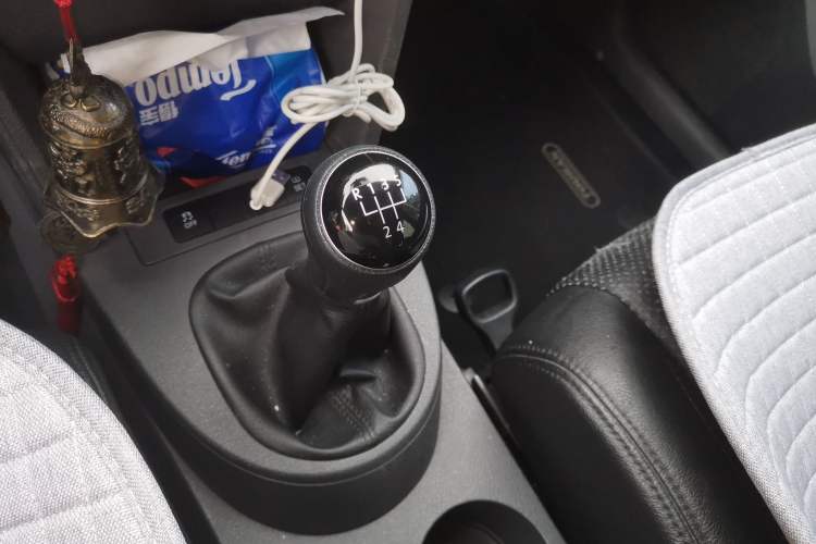 Used Volkswagen Touran 2015 1.4T Manual Fashion Edition 5-Seater Gear Lever