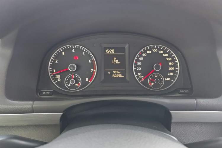 Used Volkswagen Touran 2015 1.4T Manual Fashion Edition 5-Seater Instrument Cluster