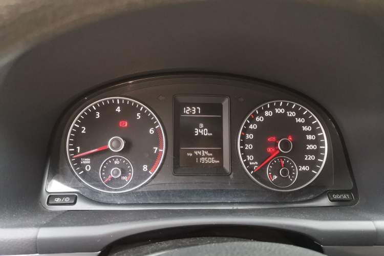 Used Volkswagen Touran 2015 1.4T Manual Fashion Edition 5-Seater Instrument Cluster