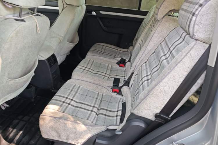 Used Volkswagen Touran 2015 1.4T Manual Fashion Edition 5-Seater Left Rear Seat