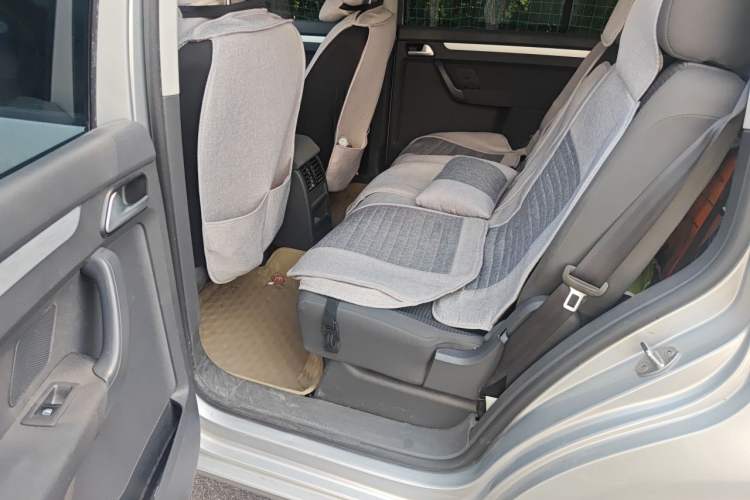 Used Volkswagen Touran 2015 1.4T Manual Fashion Edition 5-Seater Left Rear Seat