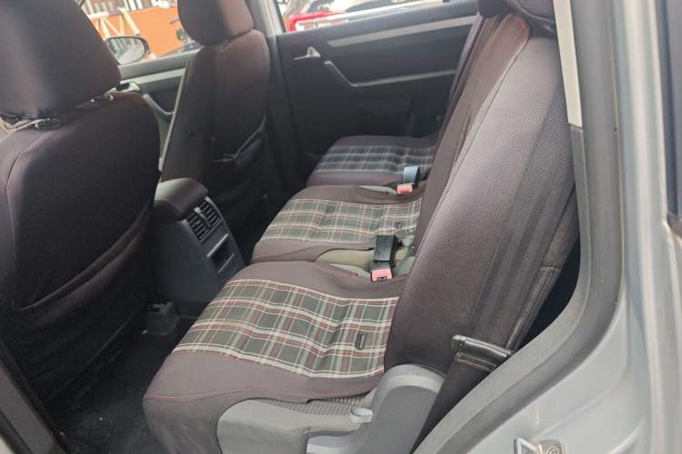 Used Volkswagen Touran 2015 1.4T Manual Fashion Edition 5-Seater Left Rear Seat