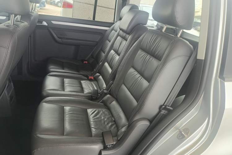 Used Volkswagen Touran 2015 1.4T DSG Comfort Edition 5 Seats Left Rear Seat