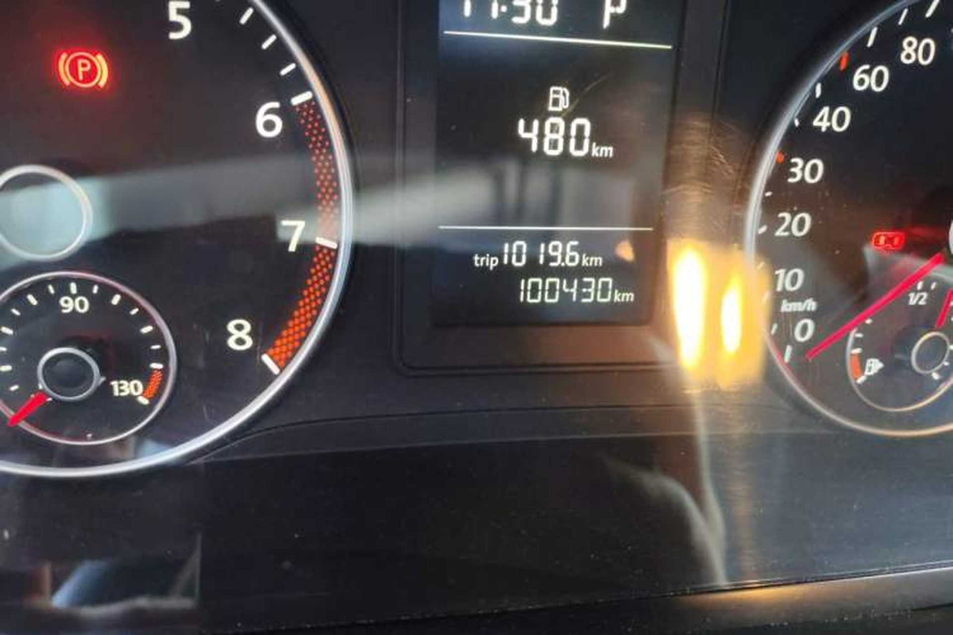 Used Volkswagen Touran 2015 1.4T DSG Comfort Edition 5 Seats Odometer Close Up