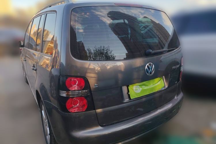 Used Volkswagen Touran 2015 1.4T DSG Comfort Edition 5 Seats Rear Left 45 Deg