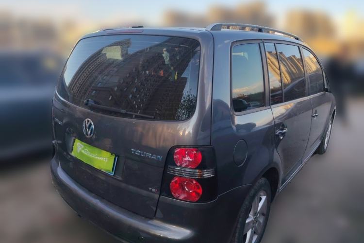 Used Volkswagen Touran 2015 1.4T DSG Comfort Edition 5 Seats Rear Right 45 Deg