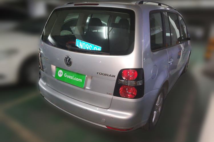Used Volkswagen Touran 2015 1.4T DSG Comfort Edition 5 Seats Rear Right 45 Deg