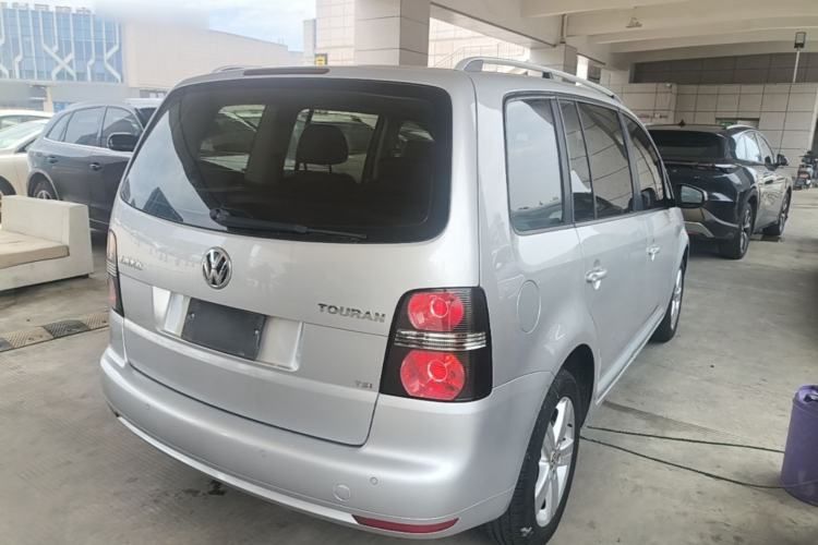Used Volkswagen Touran 2015 1.4T DSG Comfort Edition 5 Seats Rear Right 45 Deg