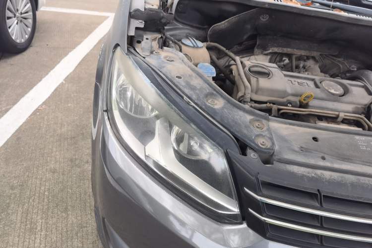 Used Volkswagen Touran 2015 1.4T Manual Fashion Edition 5-Seater Right Front Headlight