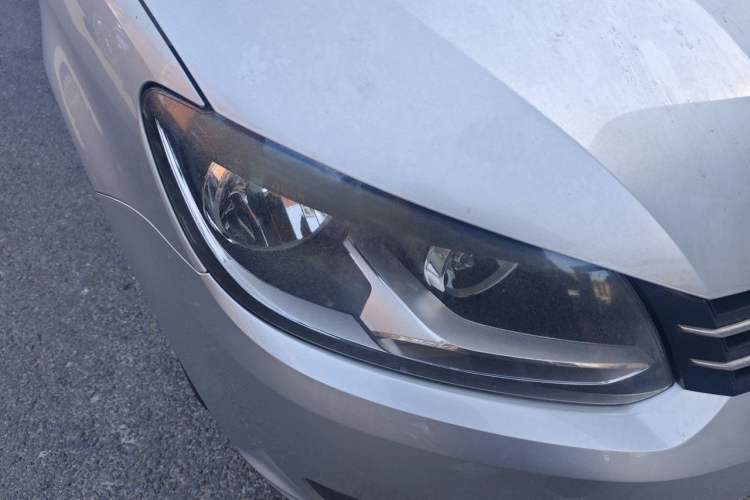 Used Volkswagen Touran 2015 1.4T Manual Fashion Edition 5-Seater Right Front Headlight