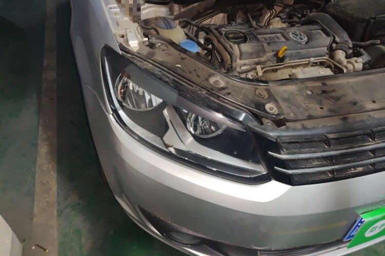Used Volkswagen Touran 2015 1.4T DSG Comfort Edition 5 Seats Right Front Headlight