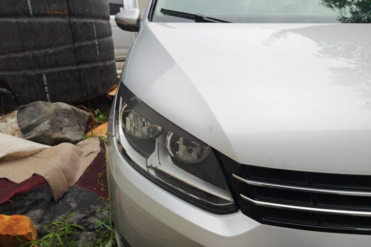 Used Volkswagen Touran 2015 1.4T DSG Comfort Edition 5 Seats Right Front Headlight