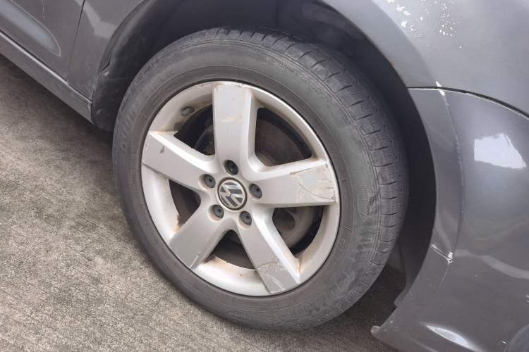 Used Volkswagen Touran 2015 1.4T Manual Fashion Edition 5-Seater Right Front Wheel Hub