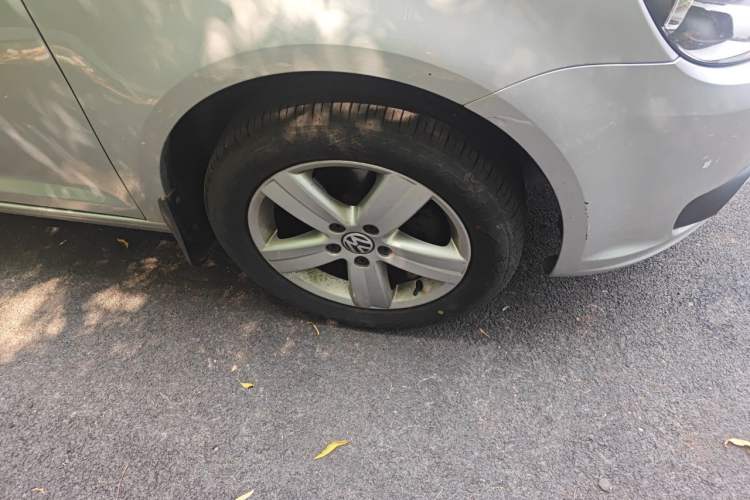 Used Volkswagen Touran 2015 1.4T Manual Fashion Edition 5-Seater Right Front Wheel Hub