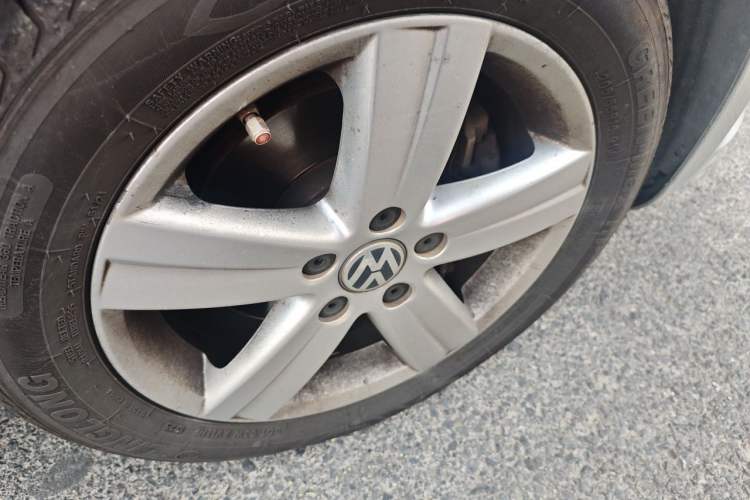 Used Volkswagen Touran 2015 1.4T Manual Fashion Edition 5-Seater Right Front Wheel Hub