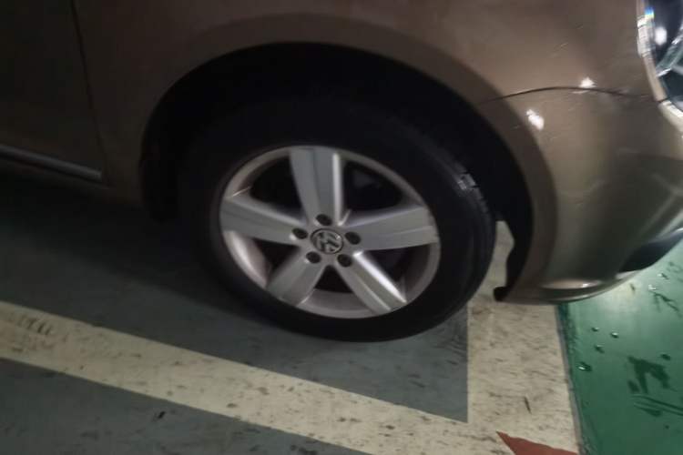 Used Volkswagen Touran 2015 1.4T DSG Comfort Edition 5 Seats Right Front Wheel Hub