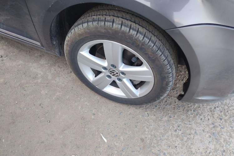 Used Volkswagen Touran 2015 1.4T DSG Comfort Edition 5 Seats Right Front Wheel Hub