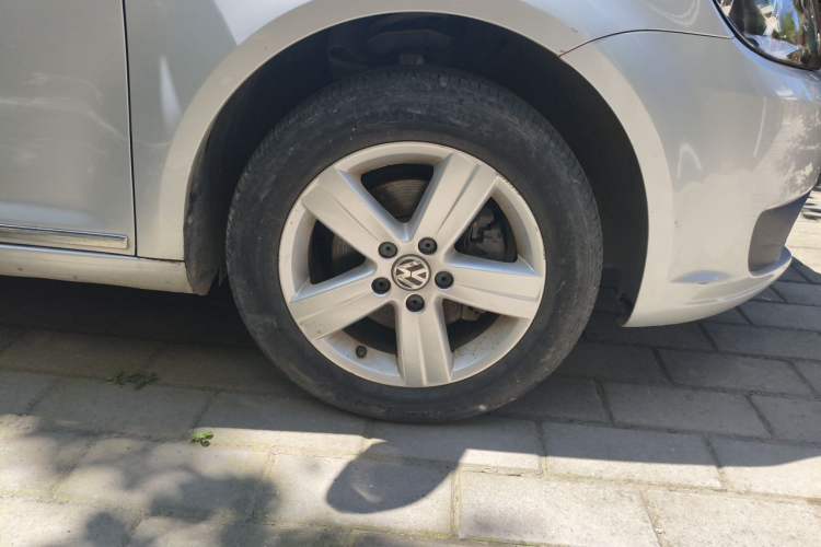 Used Volkswagen Touran 2015 1.4T DSG Comfort Edition 5 Seats Right Front Wheel Hub