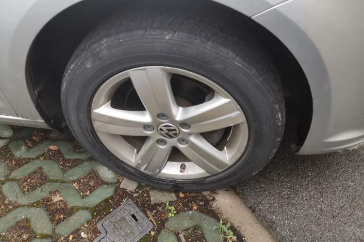 Used Volkswagen Touran 2015 1.4T Manual Fashion Edition 5-Seater Right Front Wheel Hub