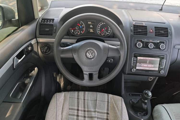 Used Volkswagen Touran 2015 1.4T Manual Fashion Edition 5-Seater Steering Wheel