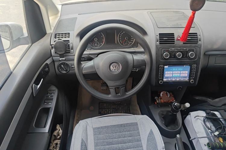 Used Volkswagen Touran 2015 1.4T Manual Fashion Edition 5-Seater Steering Wheel