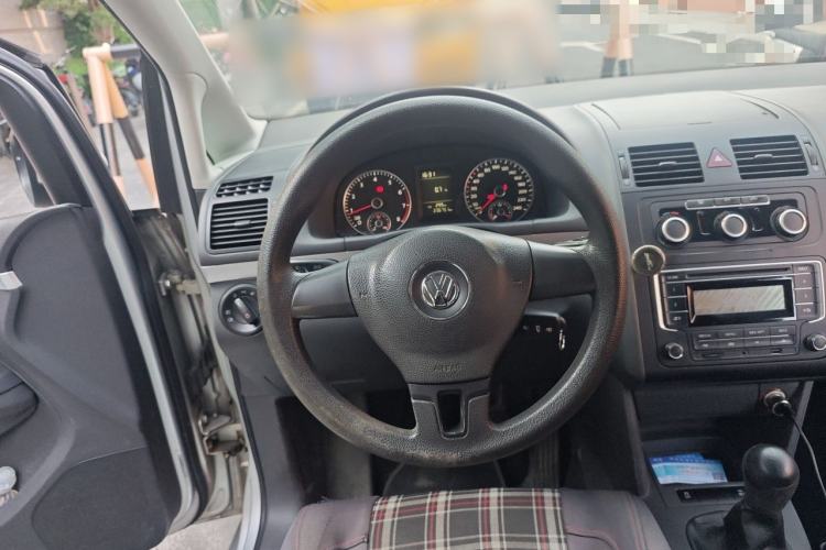 Used Volkswagen Touran 2015 1.4T Manual Fashion Edition 5-Seater Steering Wheel