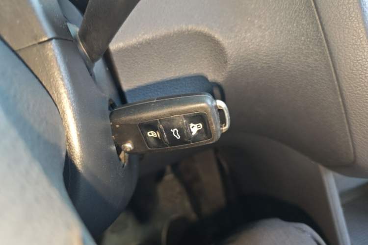 Used Volkswagen Touran 2015 1.4T Manual Fashion Edition 5-Seater Vehicle Key