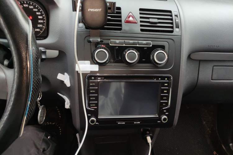 Used Volkswagen Touran 2015 1.4T Manual Fashion Edition 5-Seater Audio And AC Panel