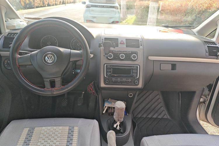 Used Volkswagen Touran 2015 1.4T Manual Fashion Edition 5-Seater Center Console