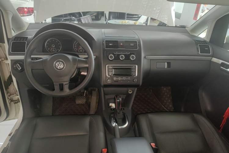 Used Volkswagen Touran 2015 1.4T DSG Comfort Edition 5 Seats Center Console
