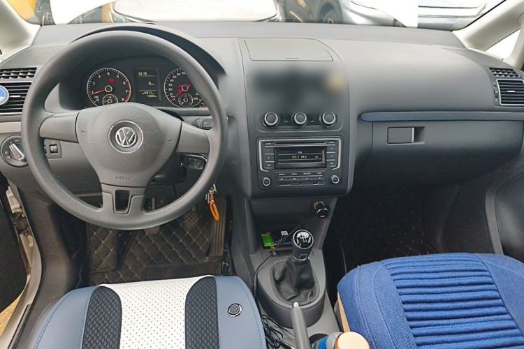 Used Volkswagen Touran 2015 1.4T Manual Comfort Edition 5-Seater Center Console