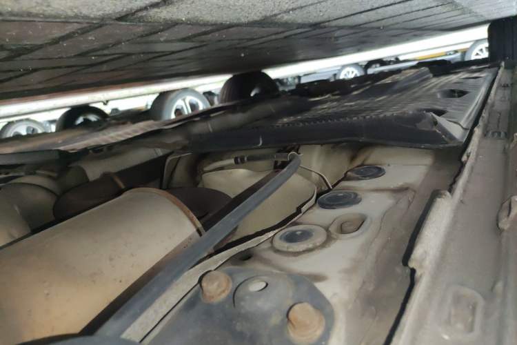Used Volkswagen Touran 2015 1.4T Manual Fashion Edition 5-Seater Chassis Rear Left