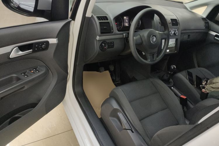Used Volkswagen Touran 2015 1.4T Manual Fashion Edition 5-Seater Driver Seat