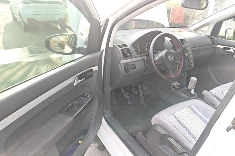 Used Volkswagen Touran 2015 1.4T Manual Fashion Edition 5-Seater Driver Seat