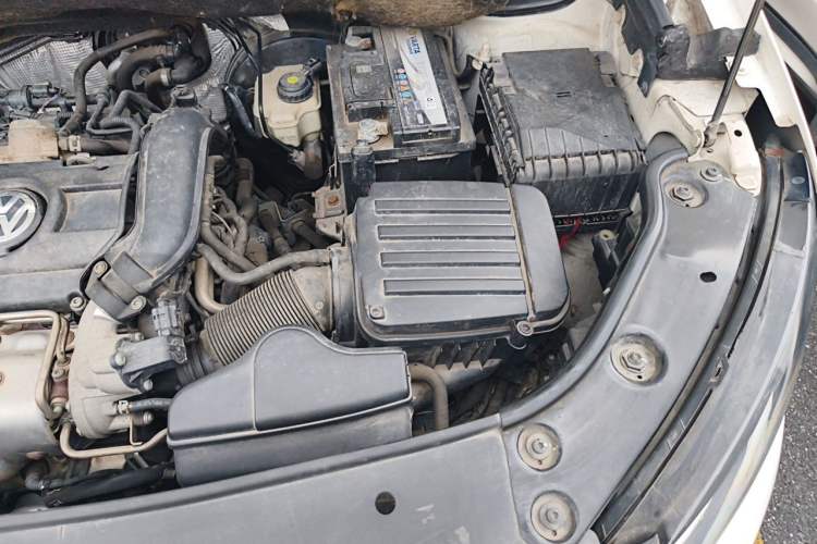 Used Volkswagen Touran 2015 1.4T Manual Comfort Edition 5-Seater Engine Bay Left