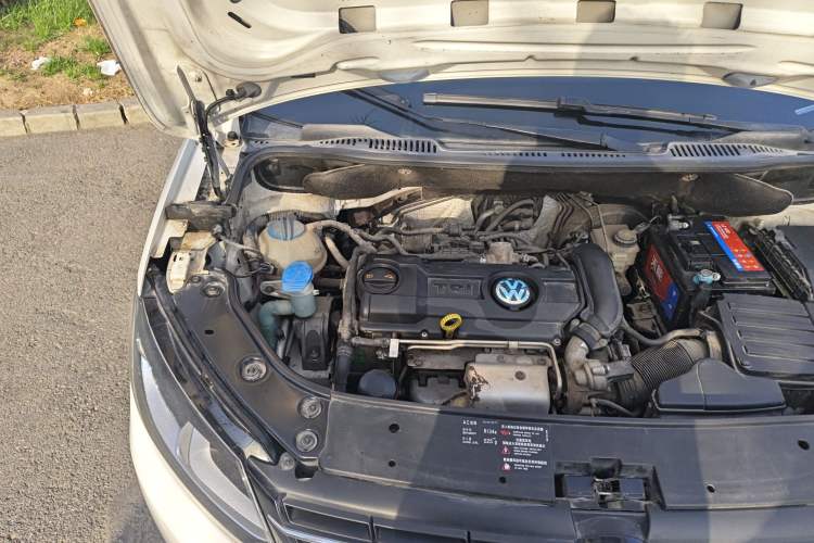 Used Volkswagen Touran 2015 1.4T Manual Fashion Edition 5-Seater Engine Bay Right