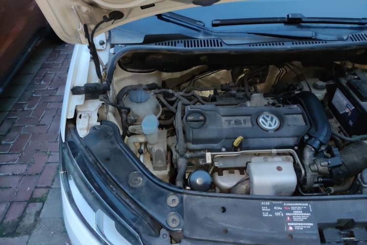 Used Volkswagen Touran 2015 1.4T Manual Fashion Edition 5-Seater Engine Bay Right