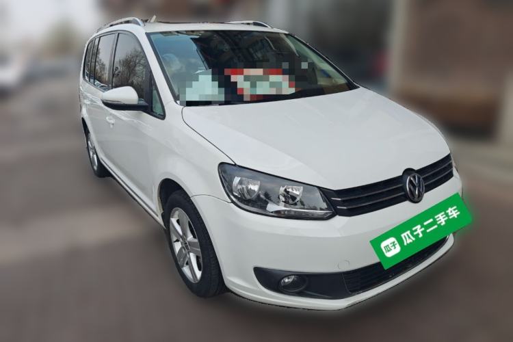 Used Volkswagen Touran 2015 1.4T DSG Comfort Edition 5 Seats Front Right 45 Deg