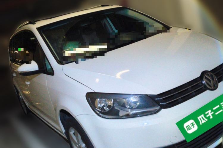 Used Volkswagen Touran 2015 1.4T DSG Comfort Edition 5 Seats Front Right 45 Deg