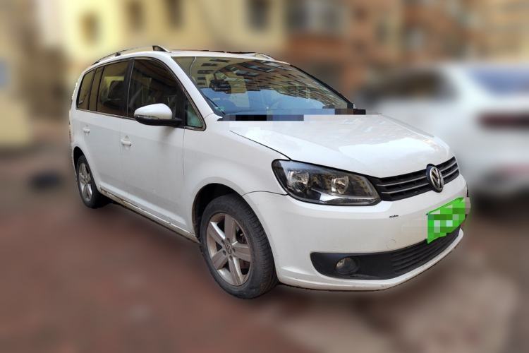 Used Volkswagen Touran 2015 1.4T Manual Fashion Edition 5-Seater Front Right 45 Deg