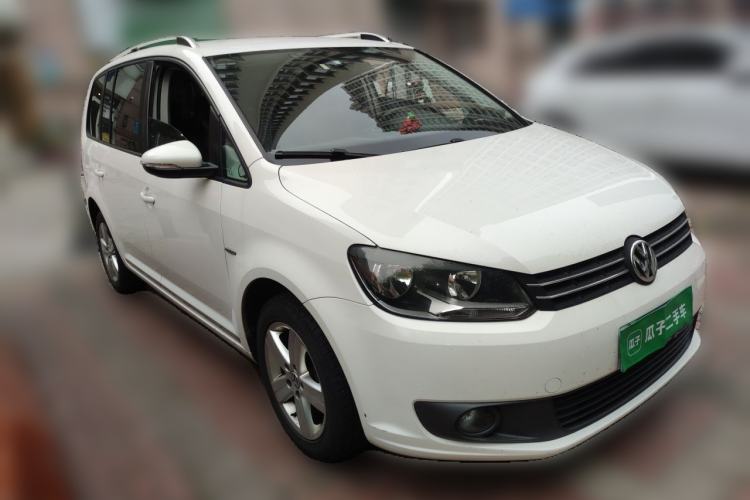 Used Volkswagen Touran 2015 1.4T Manual Fashion Edition 5-Seater Front Right 45 Deg