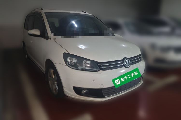 Used Volkswagen Touran 2015 1.4T DSG Comfort Edition 5 Seats Front Right 45 Deg