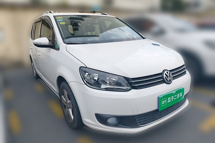 Used Volkswagen Touran 2015 1.4T Manual Comfort Edition 5-Seater Front Right 45 Deg